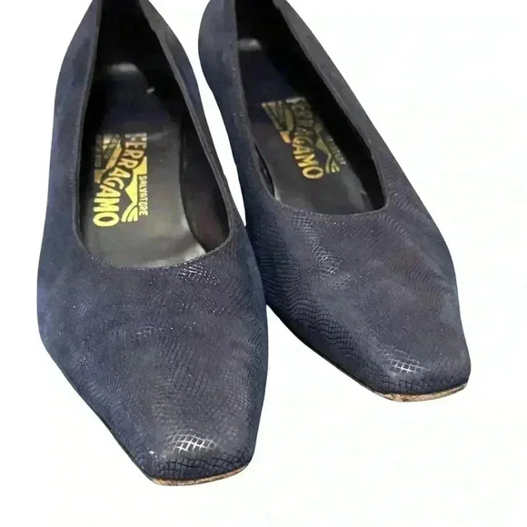 Salvatore Feragamo womens navy pumps 9.5 vintage heels snakeskin pattern shoes - Picture 8 of 13